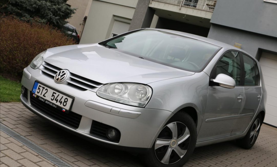 Volkswagen Golf 1,6 FSI Sportline