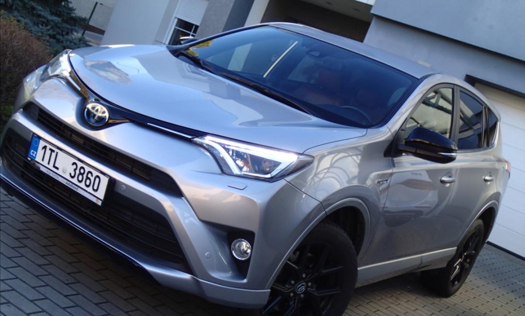 Toyota RAV4 2,5 1. Maj, ČR, Automat,TZ